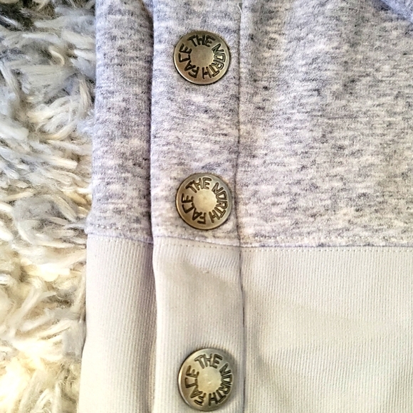 NWOT BEAUTIFUL NORTH FACE SWEATSHIRT - Picture 2 of 9